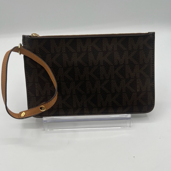 Micheal Kors logo monogram wristlet clutch removable strap like new - Picture 1 of 5